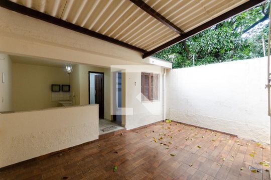 Quintal de casa para alugar com 3 quartos, 180m² em Vila Fiat Lux, São Paulo