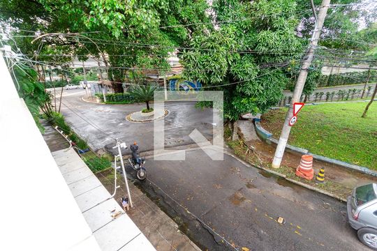 Varanda quarto 3 de casa para alugar com 3 quartos, 180m² em Vila Fiat Lux, São Paulo