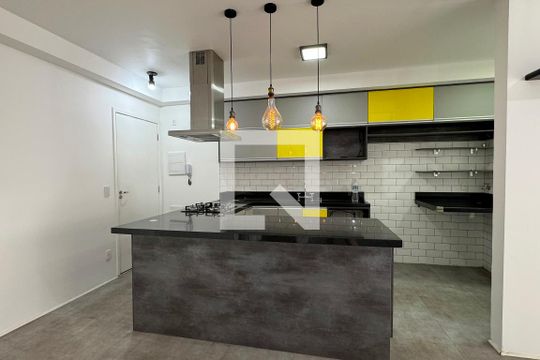 Cozinha de apartamento para alugar com 1 quarto, 62m² em Bethaville I, Barueri