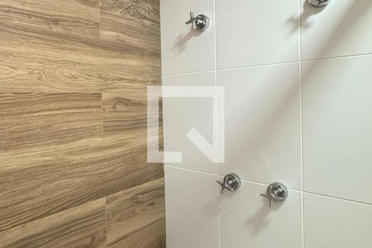 Banheiro Social de apartamento para alugar com 1 quarto, 62m² em Bethaville I, Barueri