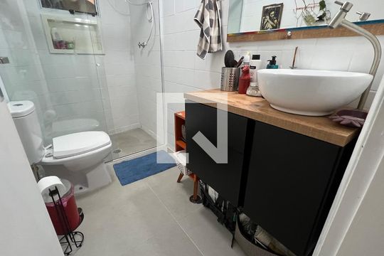 Banheiro de apartamento para alugar com 2 quartos, 71m² em Perdizes, São Paulo