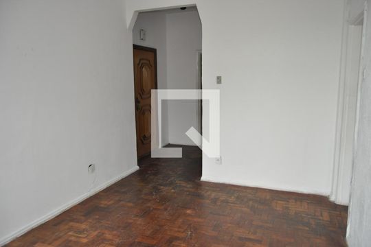 Sala de apartamento para alugar com 2 quartos, 70m² em Del Castilho, Rio de Janeiro