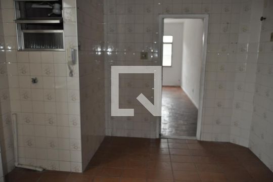 Cozinha de apartamento para alugar com 2 quartos, 70m² em Del Castilho, Rio de Janeiro