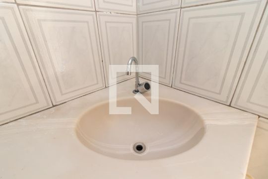 Banheiro de apartamento para alugar com 2 quartos, 47m² em Lauzane Paulista, São Paulo