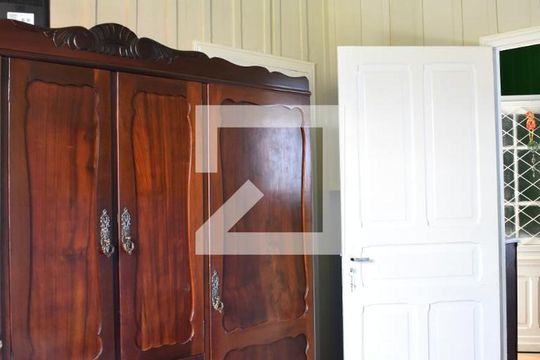 Quarto 1 de casa para alugar com 2 quartos, 218m² em Centro, Curitiba