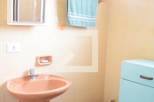 Banheiro de casa para alugar com 2 quartos, 218m² em Centro, Curitiba