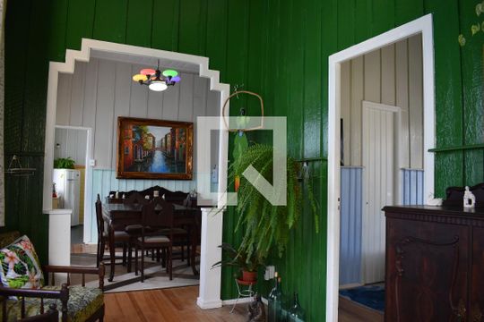 Sala de casa para alugar com 2 quartos, 218m² em Centro, Curitiba