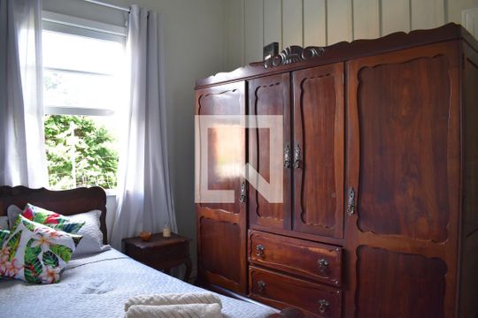 Quarto 1 de casa para alugar com 2 quartos, 218m² em Centro, Curitiba