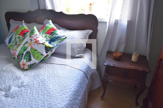 Quarto 1 de casa para alugar com 2 quartos, 218m² em Centro, Curitiba