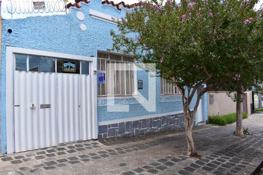Fachada de casa para alugar com 2 quartos, 218m² em Centro, Curitiba