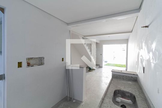 Cozinha de casa à venda com 2 quartos, 70m² em Planalto, Belo Horizonte