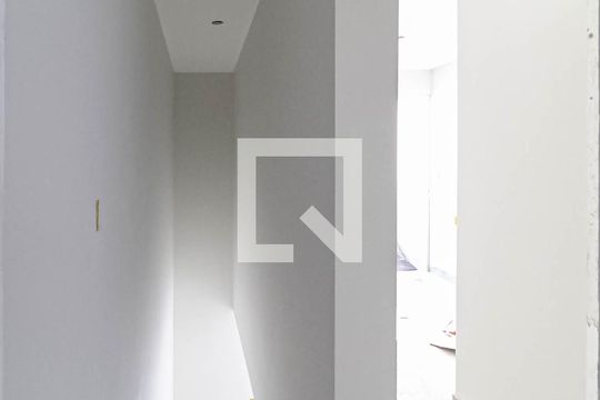 Corredor de casa à venda com 2 quartos, 70m² em Planalto, Belo Horizonte