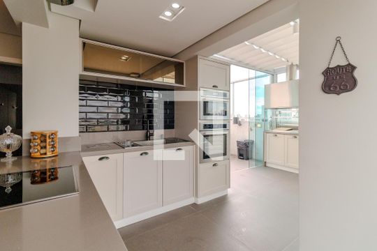 Cozinha de apartamento à venda com 3 quartos, 169m² em Vila Suzana, São Paulo