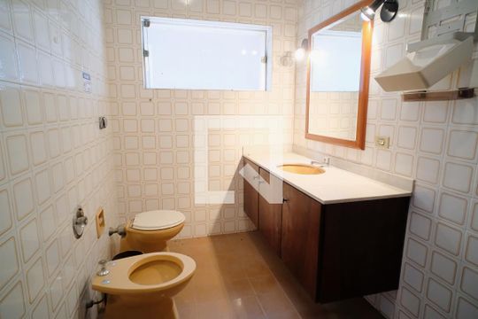 Banheiro da Suíte 2 de casa para alugar com 4 quartos, 340m² em Jardim Paulista, São Paulo