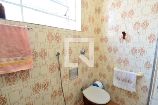 Banheiro social de casa à venda com 6 quartos, 246m² em Santa Ines, Belo Horizonte