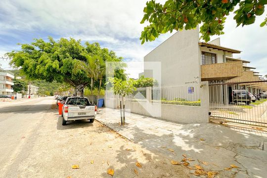 Vista da Rua de casa de condomínio para alugar com 2 quartos, 98m² em Ingleses do Rio Vermelho, Florianópolis