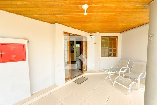 Garagem de casa de condomínio para alugar com 2 quartos, 98m² em Ingleses do Rio Vermelho, Florianópolis