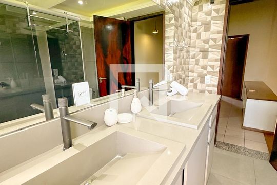 Banheiro de casa de condomínio para alugar com 2 quartos, 98m² em Ingleses do Rio Vermelho, Florianópolis