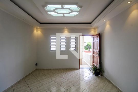 Casa para alugar com 2 quartos, 120m² em Parque São Lucas, São Paulo