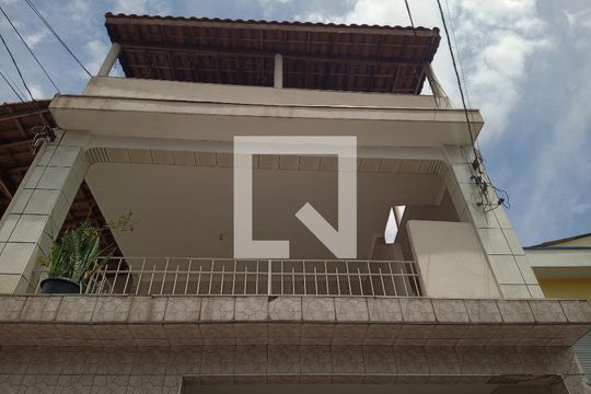 Fachada de casa para alugar com 2 quartos, 120m² em Parque São Lucas, São Paulo