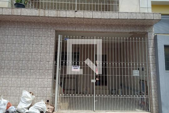 Fachada de casa para alugar com 2 quartos, 120m² em Parque São Lucas, São Paulo