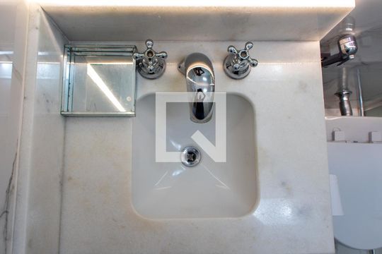 BANHEIRO DA SUITE 1 de casa de condomínio à venda com 4 quartos, 422m² em Loteamento Alphaville Campinas, Campinas