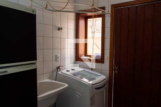 ÁREA DE SERVIÇO de casa de condomínio à venda com 4 quartos, 422m² em Loteamento Alphaville Campinas, Campinas