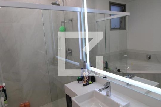 Banheiro da Suíte 1 de apartamento à venda com 3 quartos, 211m² em Real Parque, São Paulo