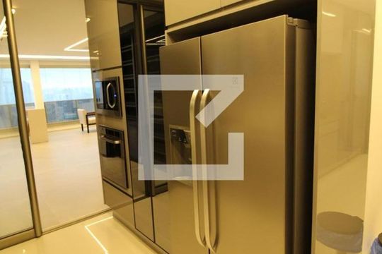 Cozinha de apartamento à venda com 3 quartos, 211m² em Real Parque, São Paulo