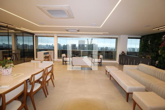 Apartamento à venda com 3 quartos, 211m² em Real Parque, São Paulo