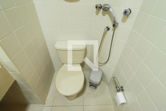 Banheiro de kitnet/studio para alugar com 1 quarto, 35m² em Carandiru, São Paulo