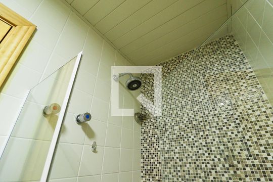 Banheiro de kitnet/studio para alugar com 1 quarto, 35m² em Carandiru, São Paulo
