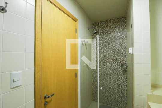Banheiro de kitnet/studio para alugar com 1 quarto, 35m² em Carandiru, São Paulo