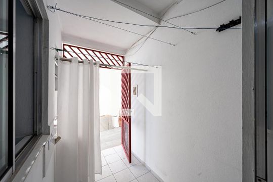Cozinha de apartamento para alugar com 1 quarto, 32m² em Jardim Lourdes, São Paulo