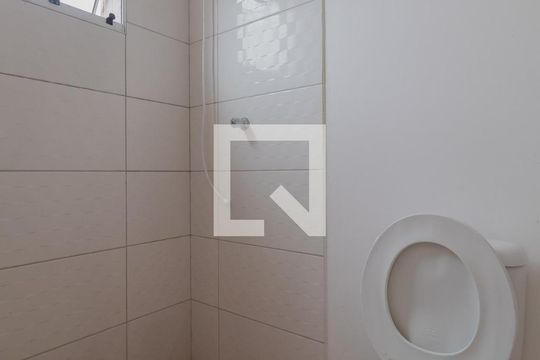 Banheiro  de apartamento para alugar com 1 quarto, 24m² em Vila Verde, São Paulo