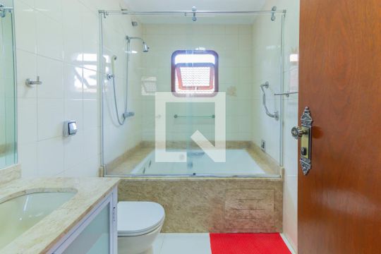 Banheiro de casa de condomínio para alugar com 1 quarto, 47m² em Parque dos Principes, São Paulo