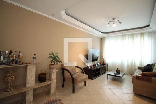Casa à venda com 6 quartos, 200m² em Jardim Analia Franco, São Paulo