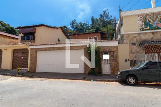 Fachada de casa à venda com 5 quartos, 500m² em Vila Amalia (zona Norte), São Paulo