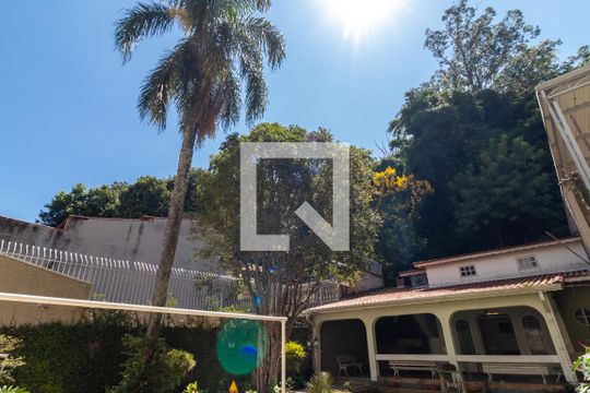 Quintal de casa à venda com 5 quartos, 500m² em Vila Amalia (zona Norte), São Paulo