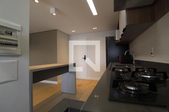Cozinha de apartamento para alugar com 1 quarto, 75m² em Indianópolis, São Paulo