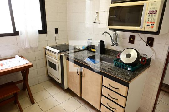 Cozinha de apartamento para alugar com 1 quarto, 60m² em Vila Caiçara, Praia Grande
