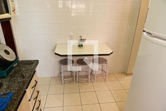 Cozinha de apartamento para alugar com 1 quarto, 60m² em Vila Caiçara, Praia Grande