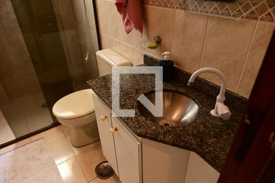 Banheiro de apartamento para alugar com 1 quarto, 60m² em Vila Caiçara, Praia Grande