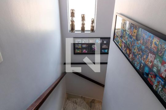 Escada de casa à venda com 3 quartos, 180m² em Vila Aurora (zona Norte), São Paulo