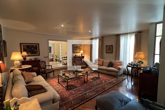 Casa à venda com 5 quartos, 362m² em Jardim Paulista, São Paulo