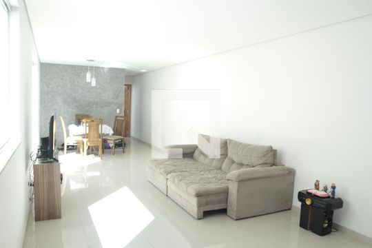 sala de casa à venda com 3 quartos, 170m² em Parque Copacabana, Belo Horizonte