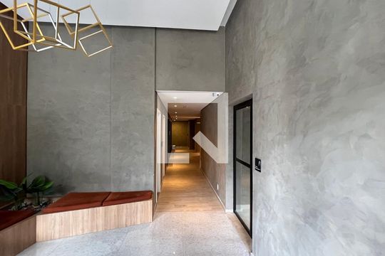 Hall de entrada de kitnet/studio à venda com 1 quarto, 28m² em Pinheiros, São Paulo