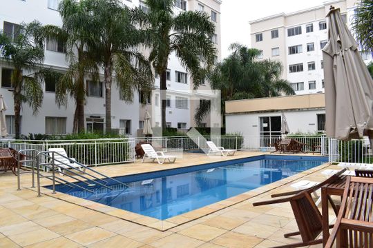 Área comum - Piscina de apartamento para alugar com 2 quartos, 62m² em Cajuru, Curitiba