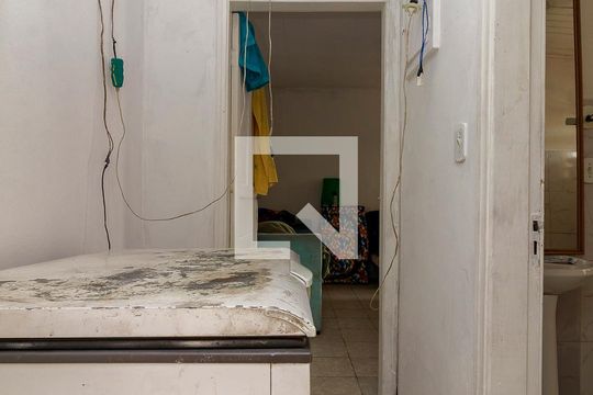 Corredor de casa para alugar com 2 quartos, 180m² em Jardim Germânia, São Paulo