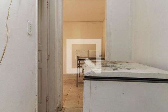 Corredor de casa para alugar com 2 quartos, 180m² em Jardim Germânia, São Paulo